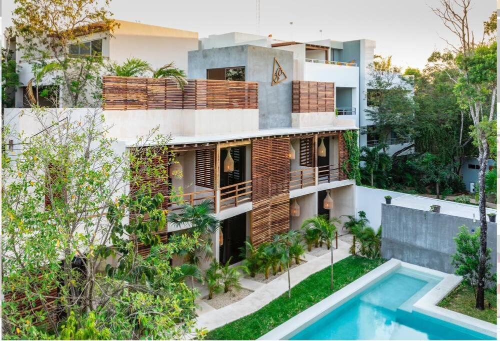 Oasis In Hippest Part Of *