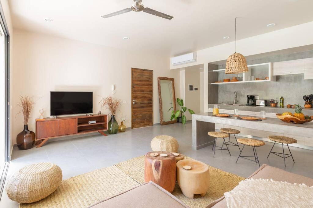 Oasis In Hippest Part Of Apartment *
