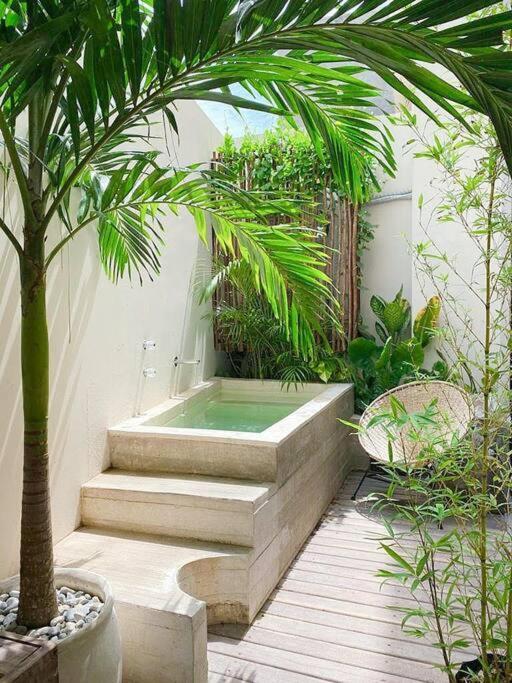 Oasis In Hippest Part Of *